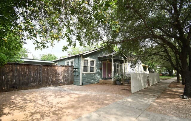 rental at 210 Mission St in San Antonio, TX — photo 1