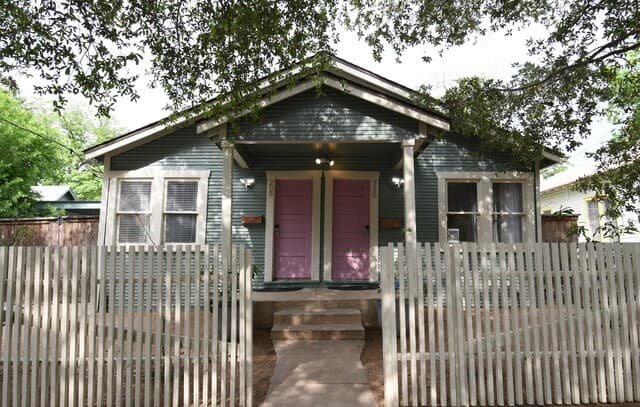 rental at 210 Mission St in San Antonio, TX — photo 2