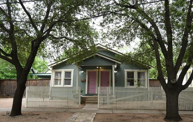 rental at 210 Mission St in San Antonio, TX — photo 3