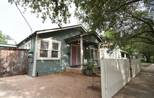rental at 210 Mission St in San Antonio, TX — photo 4