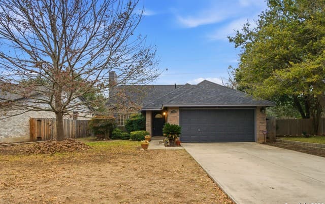 3-bedroom rental at 13802 Blenhein Ridge in San Antonio, TX — photo 1