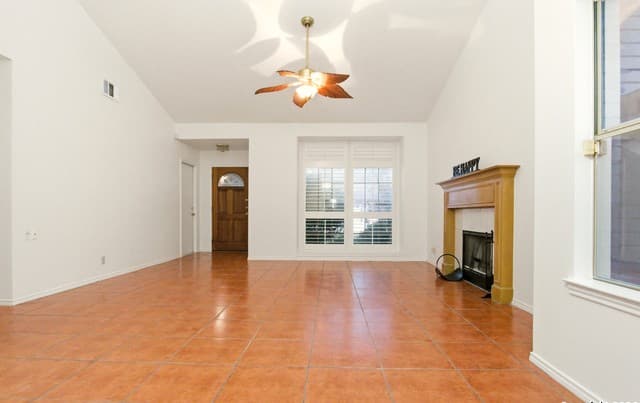 3-bedroom rental at 13802 Blenhein Ridge in San Antonio, TX — photo 3