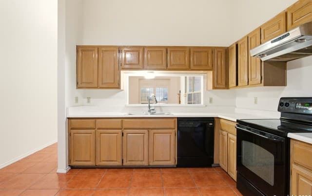 3-bedroom rental at 13802 Blenhein Ridge in San Antonio, TX — photo 5