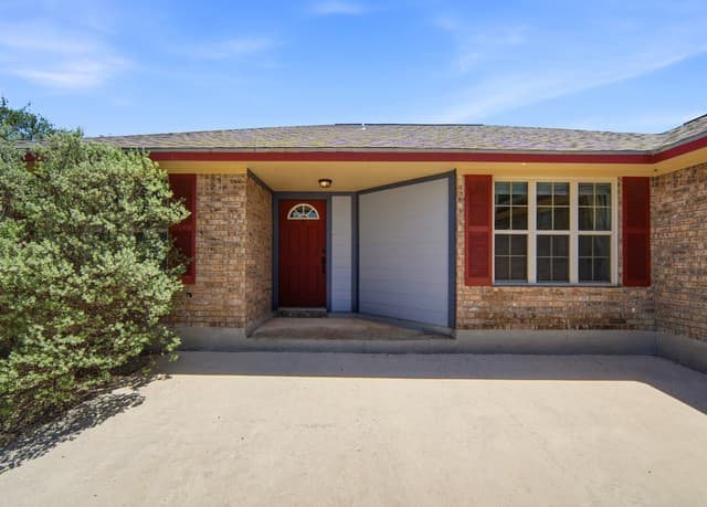 3-bedroom rental at 342 Chipman Ct in Bandera, TX — photo 4