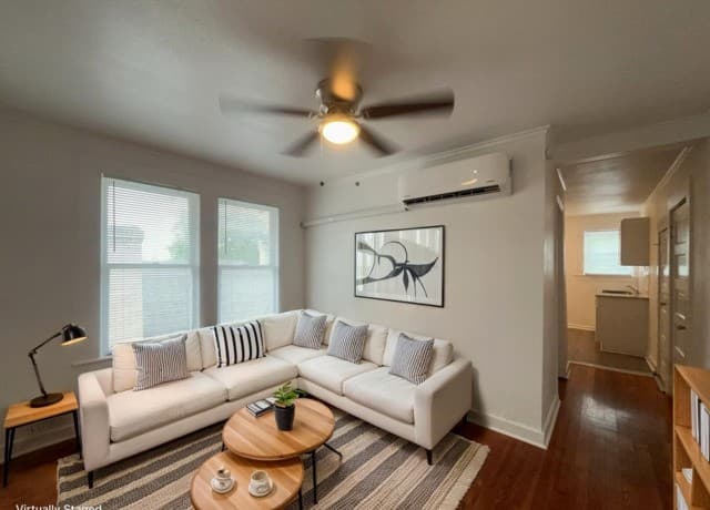 2-bedroom rental at 827 Steves Ave Unit 3 in San Antonio, TX — photo 2