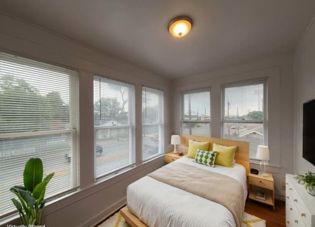 2-bedroom rental at 827 Steves Ave Unit 3 in San Antonio, TX — photo 5