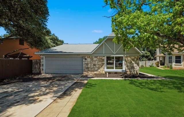 3-bedroom rental at 9135 Autumn Waters in San Antonio, TX — photo 2