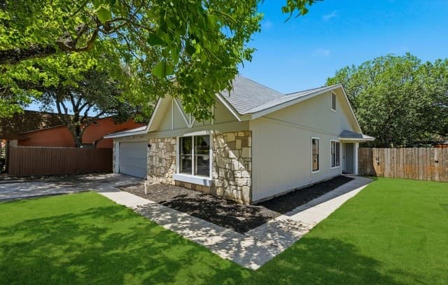 3-bedroom rental at 9135 Autumn Waters in San Antonio, TX — photo 3