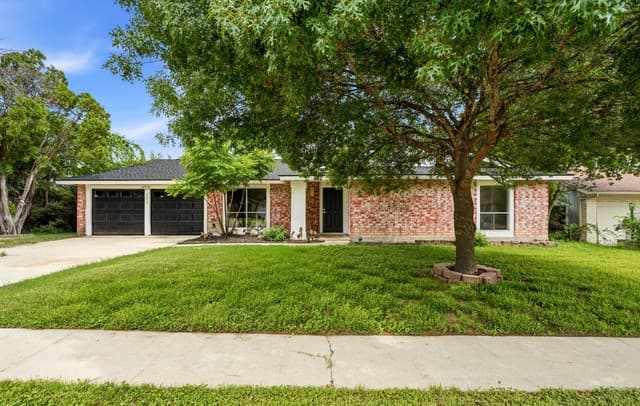 4-bedroom rental at 6215 Callen Glen St in San Antonio, TX — photo 5