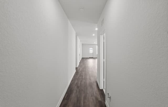 4-bedroom rental at 8208 Smithers Ave in San Antonio, TX — photo 3