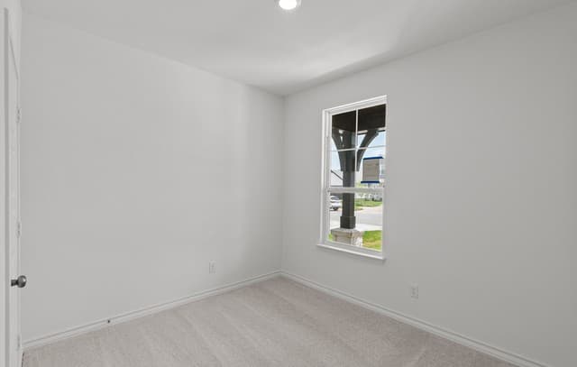4-bedroom rental at 8208 Smithers Ave in San Antonio, TX — photo 4