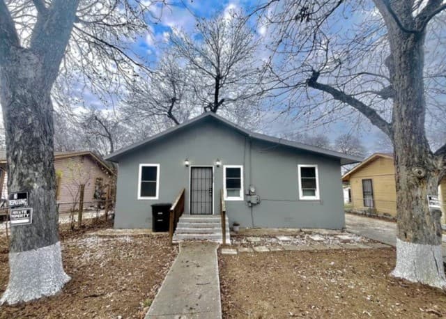 3-bedroom rental at 1217 Keats in San Antonio, TX — photo 1