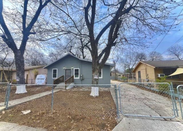 3-bedroom rental at 1217 Keats in San Antonio, TX — photo 2