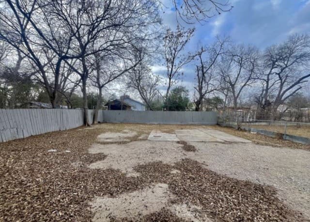 3-bedroom rental at 1217 Keats in San Antonio, TX — photo 3