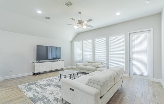4-bedroom rental at 9328 Trestle Creek in San Antonio, TX — photo 3