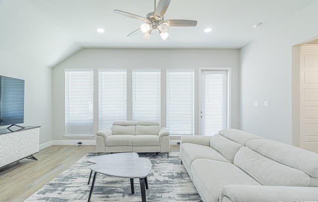 4-bedroom rental at 9328 Trestle Creek in San Antonio, TX — photo 5
