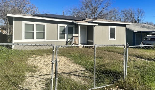 3-bedroom rental at 1307 W Hermosa in San Antonio, TX — photo 1