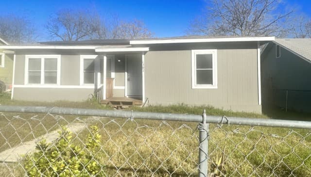 3-bedroom rental at 1307 W Hermosa in San Antonio, TX — photo 5