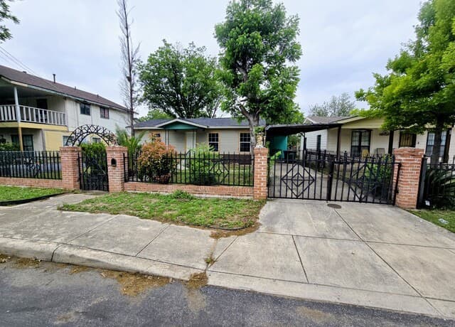 3-bedroom rental at 331 Weinberg in San Antonio, TX — photo 1