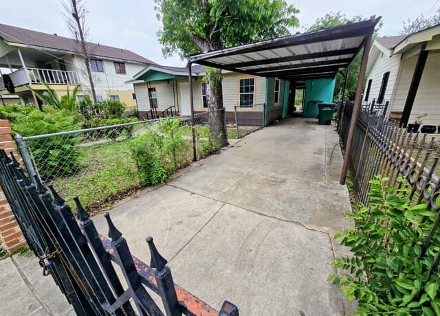 3-bedroom rental at 331 Weinberg in San Antonio, TX — photo 2