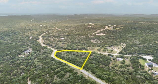rental at 138 County Road 2765 in Mico, TX — photo 1