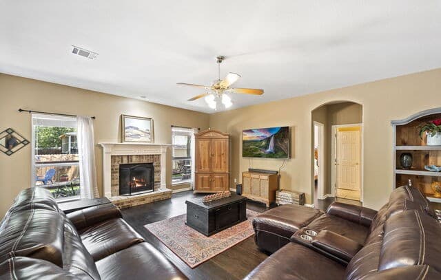 4-bedroom rental at 8707 Santa Fe Cove in Helotes, TX — photo 3