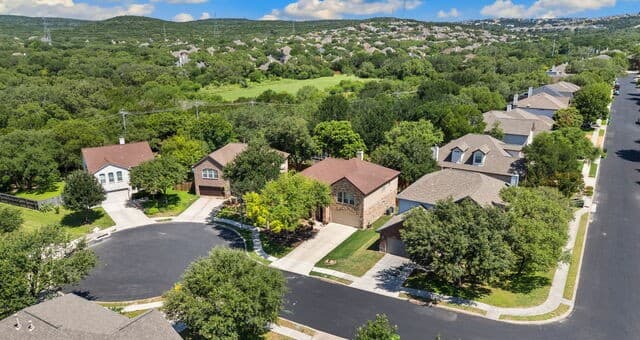 4-bedroom rental at 8707 Santa Fe Cove in Helotes, TX — photo 4