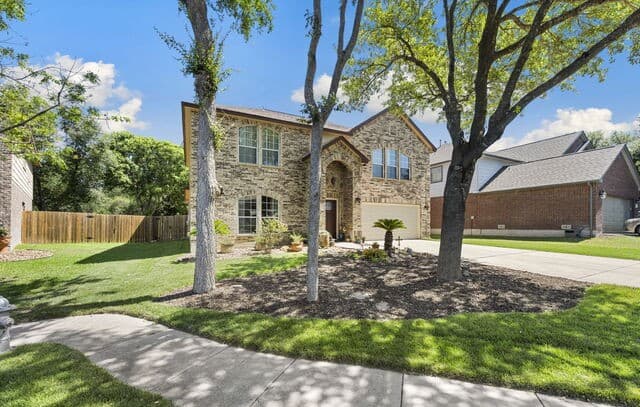 4-bedroom rental at 8707 Santa Fe Cove in Helotes, TX — photo 5