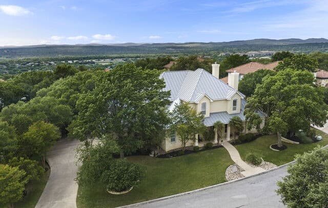 6-bedroom rental at 1007 Campanile in San Antonio, TX — photo 1