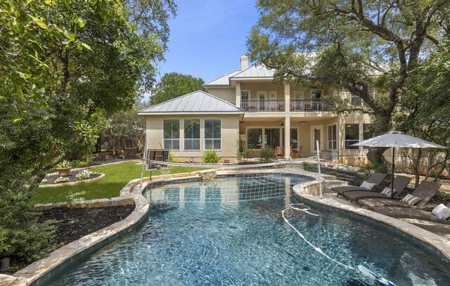 6-bedroom rental at 1007 Campanile in San Antonio, TX — photo 3