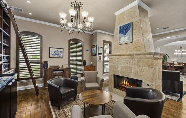 6-bedroom rental at 1007 Campanile in San Antonio, TX — photo 4