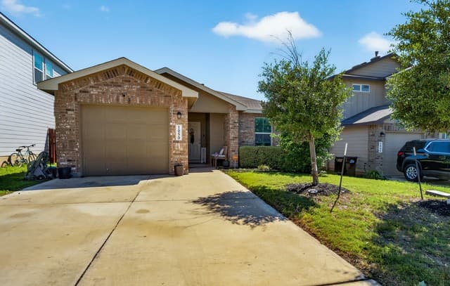 3-bedroom rental at 1050 Cozumel Emerald in San Antonio, TX — photo 2