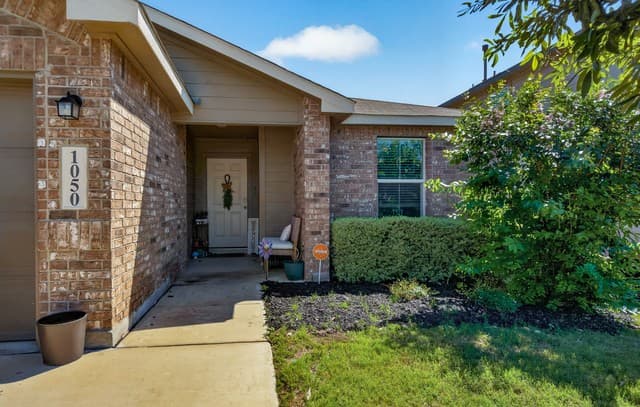 3-bedroom rental at 1050 Cozumel Emerald in San Antonio, TX — photo 4