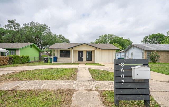 3-bedroom rental at 8607 Ludtke Ave in San Antonio, TX — photo 1