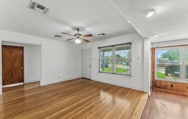 3-bedroom rental at 619 Koehler Ct in San Antonio, TX — photo 2