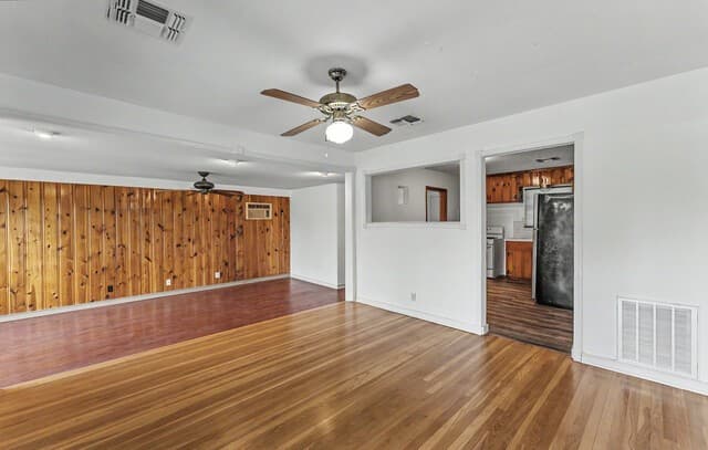 3-bedroom rental at 619 Koehler Ct in San Antonio, TX — photo 4