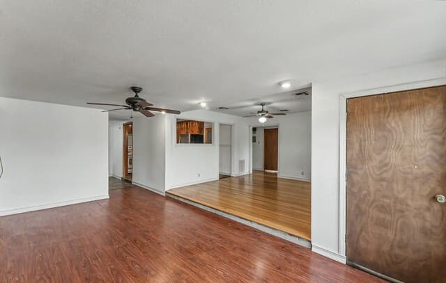 3-bedroom rental at 619 Koehler Ct in San Antonio, TX — photo 5