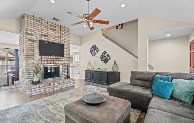 3-bedroom rental at 9219 Broxton Dr in San Antonio, TX — photo 1