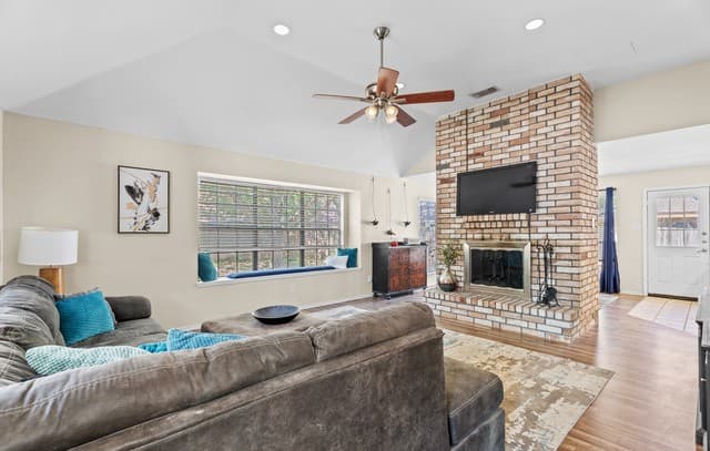 3-bedroom rental at 9219 Broxton Dr in San Antonio, TX — photo 2