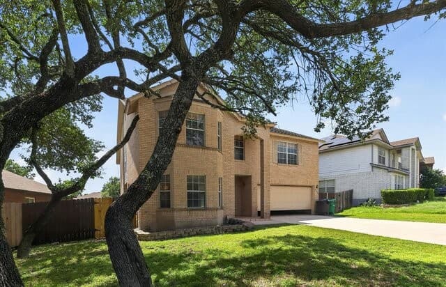 4-bedroom rental at 22023 Legend Point in San Antonio, TX — photo 4