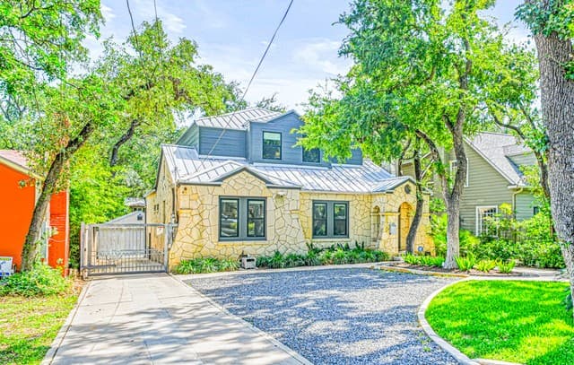 5-bedroom rental at 258 Tuxedo Ave in San Antonio, TX — photo 4