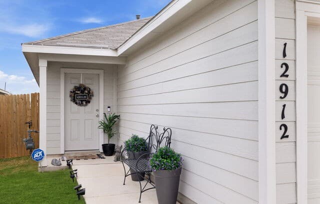 3-bedroom rental at 12912 Hancock Pool in St Hedwig, TX — photo 3
