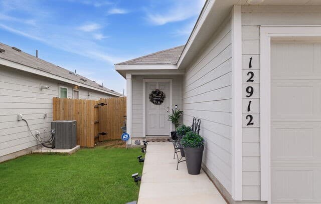 3-bedroom rental at 12912 Hancock Pool in St Hedwig, TX — photo 4