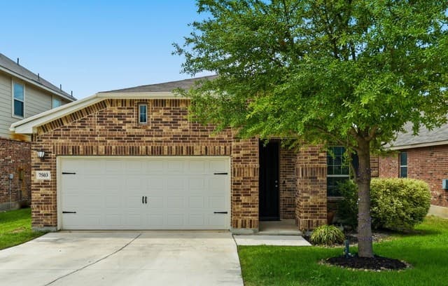3-bedroom rental at 7503 Cove Way in San Antonio, TX — photo 2