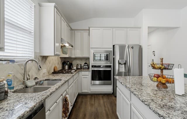 3-bedroom rental at 7503 Cove Way in San Antonio, TX — photo 5
