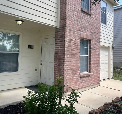 3-bedroom rental at 5714 Fossil Cyn in San Antonio, TX — photo 2