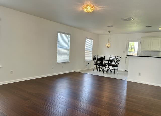3-bedroom rental at 5714 Fossil Cyn in San Antonio, TX — photo 3