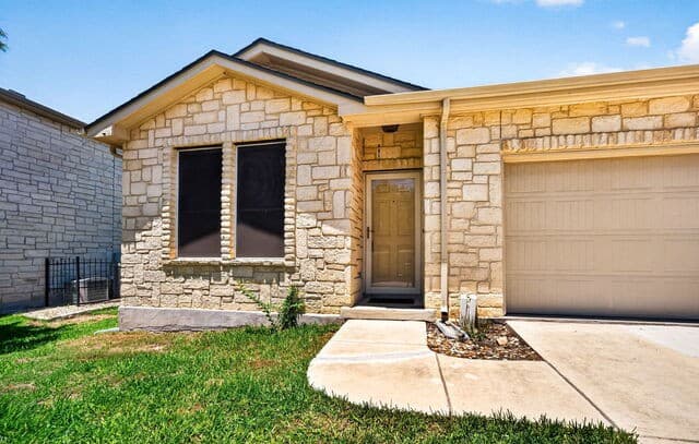 3-bedroom rental at 7811 Mcgowen Fld in San Antonio, TX — photo 3