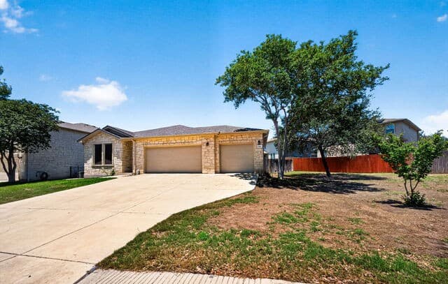 3-bedroom rental at 7811 Mcgowen Fld in San Antonio, TX — photo 4