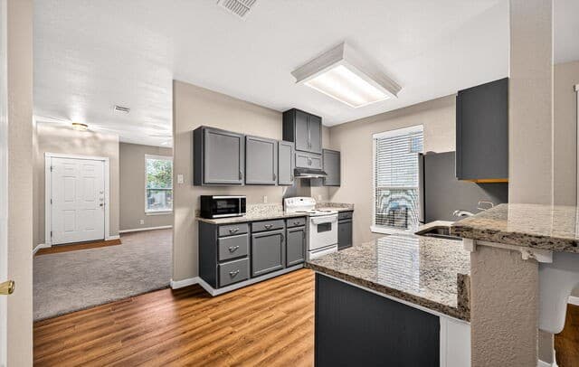 3-bedroom rental at 7811 Mcgowen Fld in San Antonio, TX — photo 5